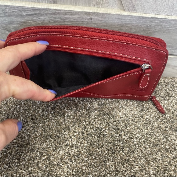 Tignanello Red Leather Zip Around Wallet Large 7.5" x 4.25" - Picture 11 of 12